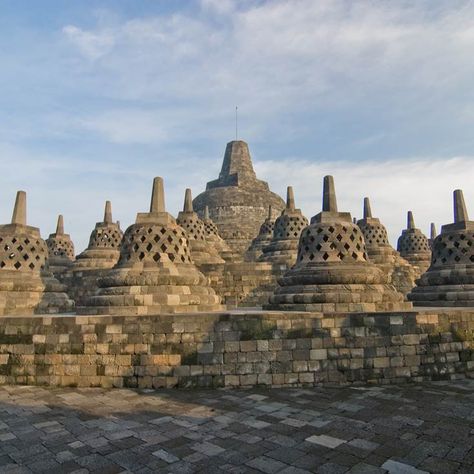 Buddhist temple of Borobudur #Indonesia Buddhism, Yogyakarta, Borobudur Temple, Buddhist Temple, Green Landscape, Tropical Paradise, Lush Green, A K, Beautiful Beaches