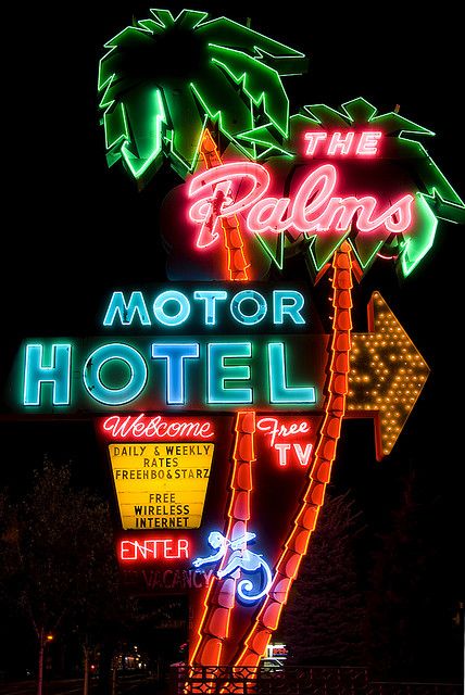 The Palms Motor Motel - Portland, Oregon - photo by Curtis Gregory Perry Retro Signage, New Retro Wave, Vintage Neon Signs, Neon Nights, Retro Sign, Neon Aesthetic, Old Signs, Neon Art, Poster Vintage