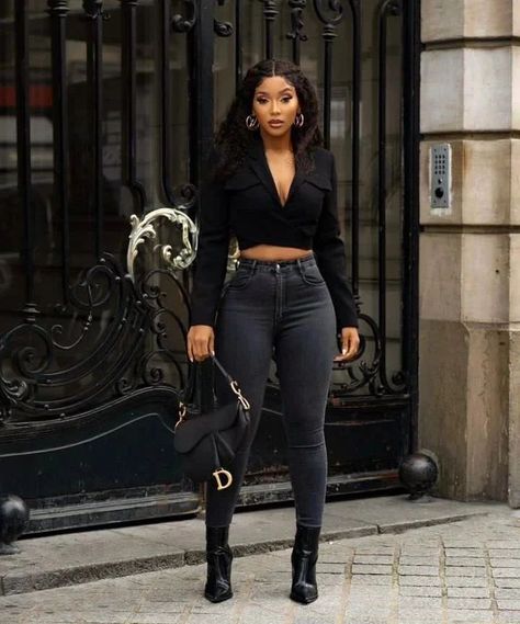 @africantrendyfashion | Instagram Nqobile Khwezi Instagram, Wearing Jeans To Work, Work Jean Outfits Women, Sight Seeing Outfit, Baddie Fall Fits, Cool Work Outfits, Nqobile Khwezi, All Black Aesthetic, Cute Going Out Outfits