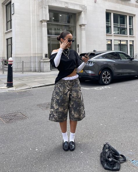 Styling Shorts With Loafers 👞 How do we feel about this pairing? #highstreetvision Fits Of The Week, Loafers Outfit Women, How To Style Loafers, Jorts Streetwear, Outfits Of The Week, Weekly Outfits, Cute Everyday Outfits, Streetwear Outfits, Streetwear Women