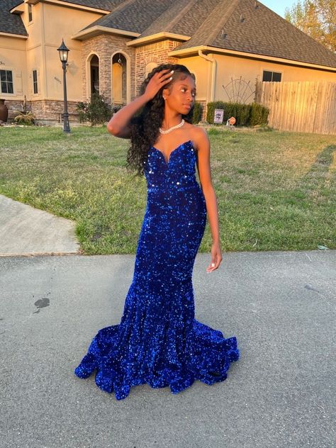 Prom Fits 2023, Prom Baddie Dresses, Prom Dresses Poses, Long Dress Hoco, 8th Graduation Dresses, 8th Prom Dresses, 8th Grade Prom Dresses Formal, Prom Poses Black Women, Blue Homecoming Dresses Black Women