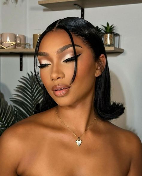 All Posts • Instagram Short Middle Part, Curly Bob Bangs, Black Lace Front Wigs, Flipped Ends, Middle Part Bob, 12 Inch Hair, Blonde Curly Wig, Full Lace Wig Glueless, Black Wavy Hair