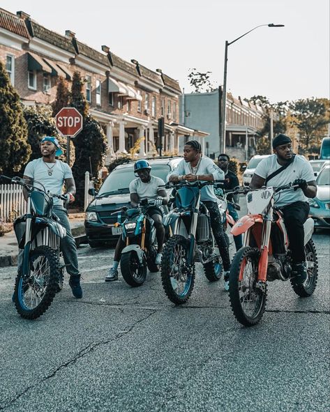 Nba Fits, Bike Gang, Image Moto, Swag Pics, Bike Aesthetic, Drippy Outfit, Motorcycle Photography, Bike Photoshoot, Bike Photography