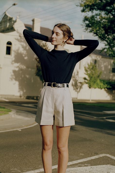 Haute Couture, Tailored Shorts Outfit, Outfits Mit Shorts, Tailored Shorts, Shorts Outfit, Mode Inspo, 가을 패션, 로고 디자인, Linen Shorts