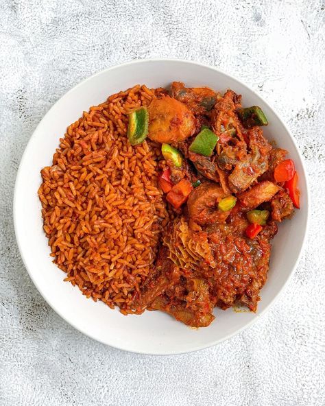 Jollof Rice Recipe Ghana, Nigeria Food, African Recipes Nigerian Food, Amazing Food Platters, Food Resources, Fast Food Items, Smoked Meat, Jollof Rice, Nigerian Food