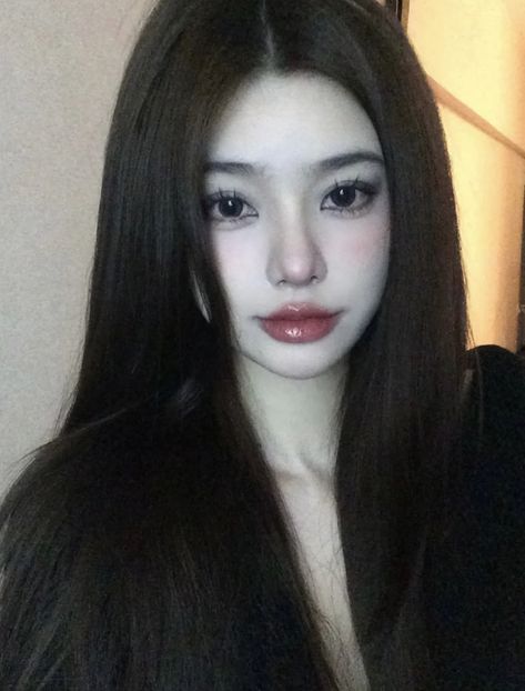 chinese girl asian Dark Women Makeup, Xiaohongshu Makeup Dark, Dark Red Douyin Makeup, Red Soft Makeup, Doyeon Makeup, Uzzlang Makeup Look, Dark Korean Makeup, Red Douyin Makeup, Soft Dark Makeup