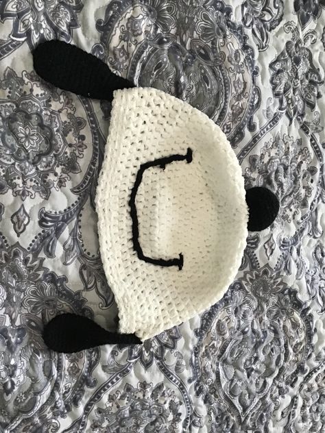 Snoopy lookimg up hat with flappy ears. Crochet. Snoopy Hat, Crochet Snoopy, Ear Hats, Candle Light, Ear Headbands, Crochet Ideas, Make And Sell, Slide Slipper, Sewing Tutorials