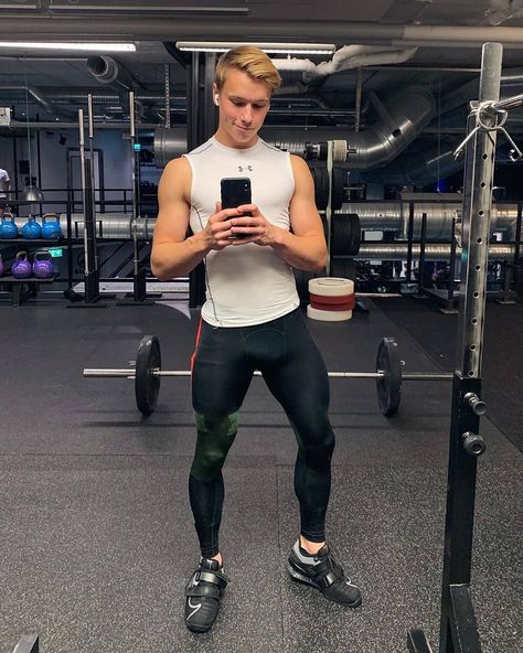 @meggingsrebels on Instagram: “Gym style inspiration from @sebastianb98 looking good in his @nike meggings /mens leggings paired with his @underarmour compression vest!…” Men Gym Outfit, Mens Gym Fashion, Mens Running Tights, Andrew Huberman, Compression Vest, Nike Tights, Gym Outfit Men, Lycra Men, Sporty Looks