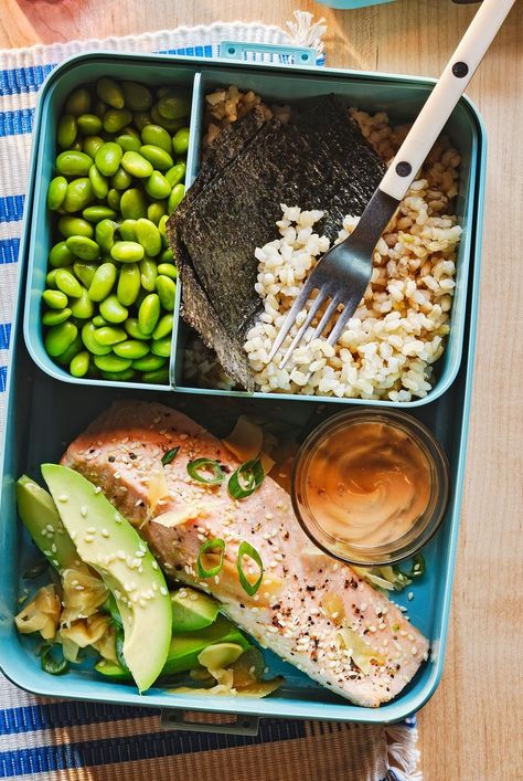 In this salmon bento box, we cook the fish directly from frozen, so you can skip defrosting. A chile-garlic mayo sauce tops the salmon for a bit of heat. Salmon Bento Lunch, Salmon Bento Box Ideas, Salmon Bento, Bento Meals, Box Lunches, Mayo Sauce, Garlic Mayo, Frozen Salmon, Seafood Recipe