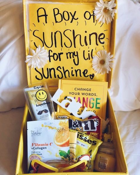 Sunshine Box, Diy Gift For Bff, Box Of Sunshine, Birthday Basket, College Care Package, Diy Gift Baskets, Gift Inspo, College Kids, Alpha Chi