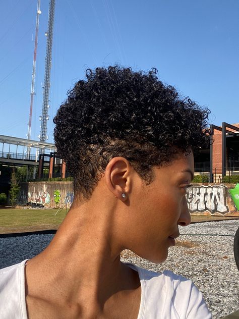 Curly short tapered hairstyle for short hair. Women with textured hair and short length on the sides. Curly hairstyle for black women. #curlyhairstyles #curlyhaircare #curlygirlmethod #shorthairstyles #shorthair #africanamericanhairstyles #blackhairstyles #curlyhairideas #curlyhaircare #pixie #pixiecut #pixiehair Shave Hair Styles For Women Black, Short Hair Mixed Women, Women With Fade Haircut, Tapered Afro Women, Pixie Cut Black Women Curly, Short Curly Fro Black Women, Natural Short Cuts For Black Women, Short Curly Haircuts Black Women, Tapered Pixie Haircut Black Women