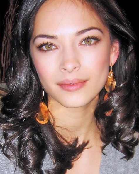 Hazel eyes...maybe when I need contacts I'll get colored ones. Catherine Chandler, Kristen Kreuk, Lana Lang, Kristin Kreuk, Long Dark Hair, Kirsten Dunst, Smallville, Hazel Eyes, Pretty Eyes