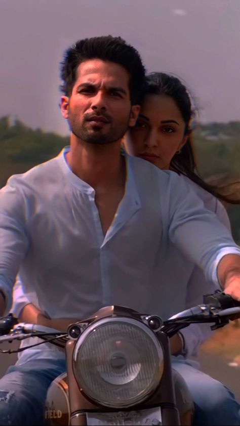 Kabir Singh Movie Pics, Kabir Singh, Lovers Images, Bollywood Images, Tamil Video Songs, Bollywood Music Videos, New Photos Hd, Best Friendship Quotes, Bollywood Music