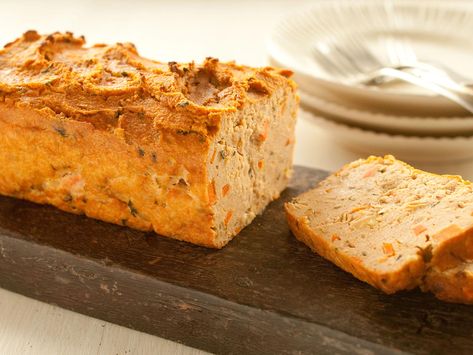 This hearty loaf combines tofu with onions, carrots, garlic and parsley for a great alternative to meatloaf. Top slices of the tofu loaf with vegetarian mushroom gravy or pair with steamed brown rice. Tofu Meatloaf, Vegetable Loaf Recipe, Tofu Loaf, Vegetable Loaf, Vegetarian Mushroom Gravy, Healthy Thanksgiving Dinner, Tofu Dishes, Vegetarian Main Dishes, Loaf Recipes