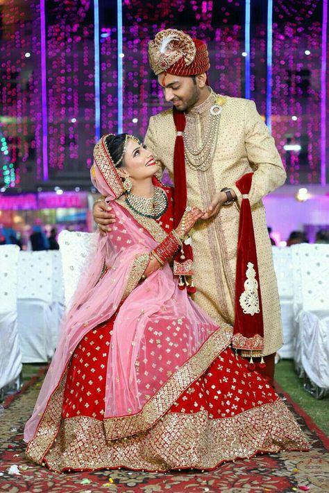 Indian Engagement Photos, Hindu Wedding Photos, Pose Pengantin, Indian Wedding Pictures, शादी की तस्वीरें, Indian Bride Poses, Indian Bride Photography Poses, Indian Wedding Poses, Bride Photos Poses