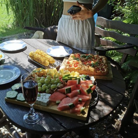 Northern Italy Aesthetic, Boat Picnic, Sufjan Stevens Summer, Cmbyn Summer, Belly Summer, Italy Aesthetic Summer, Italian Estate, Picnic Fruit, Summer Picnic Food