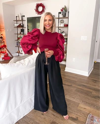 Wide Leg Pants Outfit Party, Dress Pants Outfits For Party, Holiday Outfit Christmas, Holiday Party Outfit Work, Colored Pants Outfits, New Years Eve Outfit, Dress Pants Outfits, Capsule Wardrobe Casual, Wide Leg Pants Outfit