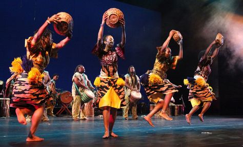 Zulu Dance, Performance Ideas, Dancing Poses, Djembe Drum, Cultural Dance, Afro Dance, Movement Art, American Dance, Dance Movies