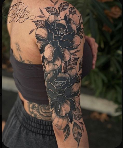 Celestial Shoulder Tattoo, Gothic Floral Tattoo, Arm Cover Up Tattoos, Tatuaje Cover Up, 2024 Tattoo, Mangas Tattoo, 2024 Wishlist, Inspiration Tattoos, Floral Tattoo Sleeve