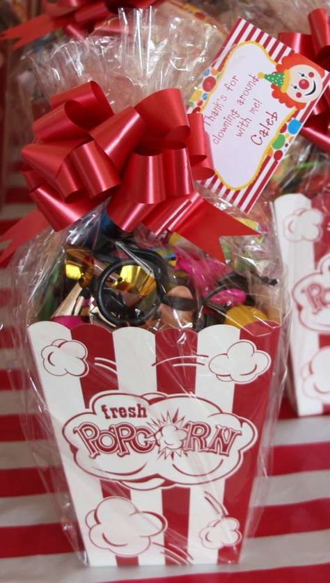 Cute favors for a carnival party. Hollywood Glamour Prom, Movie Bday Party, Pta Fundraising Ideas, Birthday Movie Night, Carnival Party Favors, Carnival Birthday Party Ideas, Snack Bouquet, Birthday Movie, Movie Night Birthday