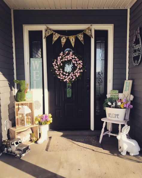 Easter Front Porch Decor, Easter Front Porch, Spring Front Porch Decor, Easter Porch, Easter Porch Decor, Spring Porch Decor, Dekor Diy, Front Porch Decorating, Spring Easter Decor