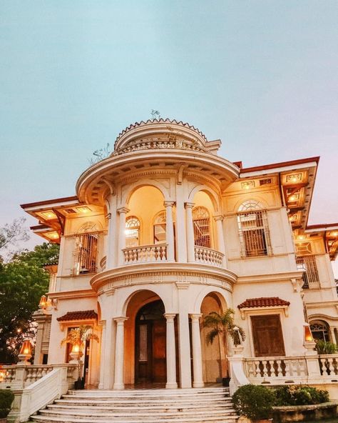 Filipino Heritage House, Old Filipino Houses, Filipino Houses, Filipino House, Filipino Heritage, House Facades, Tuscan House, Heritage House, Facade House