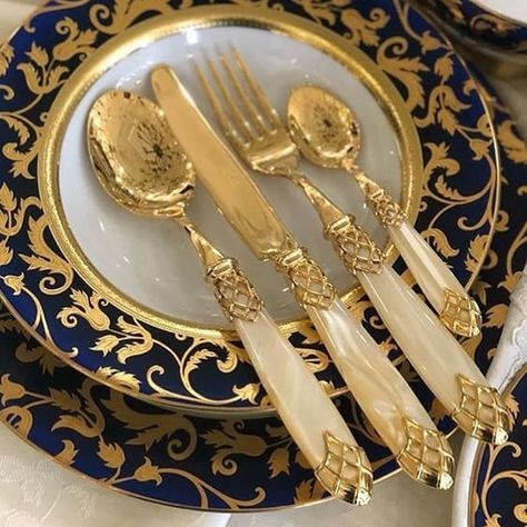 Kitchen Decor Collections, Crockery Design, Fine Dinnerware, Luxury Tableware, Luxury Dinnerware, Indie Room, Design Your Dream House, Dream House Decor, Dinner Sets