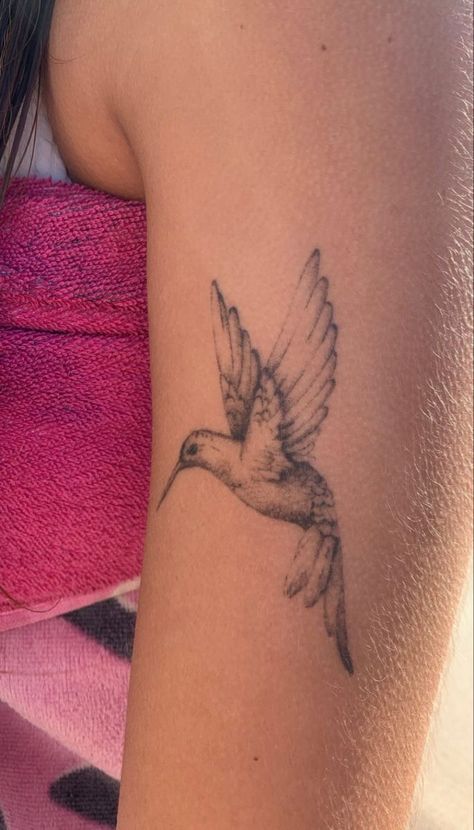 Hummingbird Tattoo Placement, Restaurant Employee, Aesthetic Tattoo Ideas, Unique Tattoo Ideas, 20 Aesthetic, Small Pretty Tattoos, Petite Tattoos, Bold Artwork, Hummingbird Tattoo