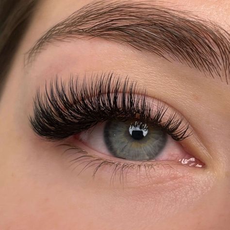 #Lashes_For_Wedding #Fan_Lash_Extensions #Lash_Application #Classic_Lashes Lash Sets Ideas, Cateye Eyelashes Extensions, Fan Lash Extensions, Eye Lashes Extensions, Best Fake Eyelashes, Lash Application, Classic Lashes, Eyes Lashes, Wispy Eyelashes