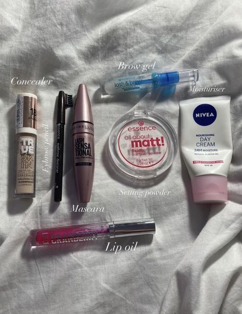 Makeup On The Go, What’s On My Makeup Bag, She Glam Makeup Products, Best Essence Products, All I Need Makeup, Essence Lip Oil, Dm Must Haves, Best Lip Oil, Cheap Makeup Products