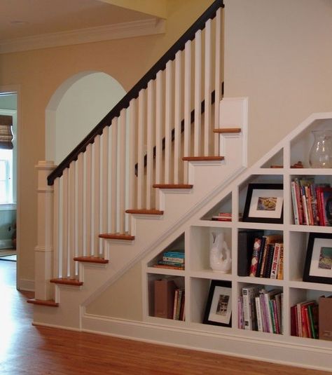 From quaint to modern, we present to you 20 awesome multipurpose bookshelf staircases that double as libraries and amazing decor centre pieces. Stairs Shelves, Shelves Under Stairs, Bookcase Stairs, Staircase Bookshelf, Staircase Shelves, Stairway Ideas, Basement Staircase, Home Renovation Loan, Space Under Stairs