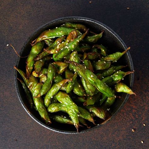 Air Fryer Frozen Edamame Beans - Cooking With Camilla How To Cook Frozen Edamame, Edemame Recipes Frozen, Recipes With Edamame Beans, Air Fryer Edamame, Crispy Edamame, Satay Sauce Recipe, Frozen Edamame, Truffle Recipe Easy, Roasted Edamame