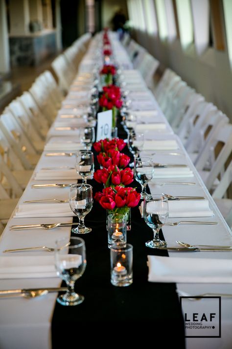 Black White Red Table Setting, Wedding Red Roses Theme, Red And Black Table Decorations, Red Dinner Party, Bride To Be Decoration Ideas, Red Table Decorations, Red Table Settings, Cocktail Wedding Reception, Anniversary Dinner