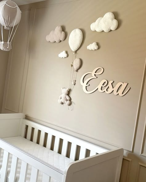 Teddy Bear Nursery Theme Girl, Baby Boy Nursery Teddy Bear Theme, Wooden Nursery Decor, Teddy Bear Themed Nursery, Earthy Nursery Ideas, Teddy Bear Room Decor, Cloud Theme Nursery, Teddy Bear Decorations, Balloons Clouds