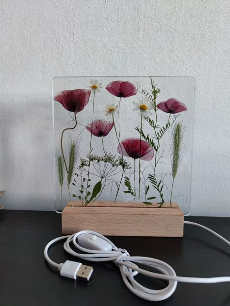 Real flowers Resin Art With Flowers, Resin Flower Art, Epoxy Flowers, Flower Epoxy, Lotus Flower Wallpaper, Picture Frame Table, Resin And Wood Diy, Pressed Flower Crafts, Resin Crafts Tutorial