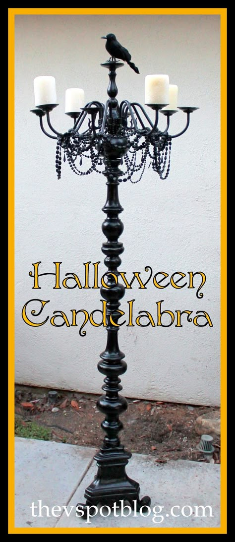 Halloween Candelabra, Floor Candelabra, Old Chandelier, Theme Halloween, Halloween Inspiration, Halloween Theme, Halloween Deco, Halloween Make, Halloween Wedding