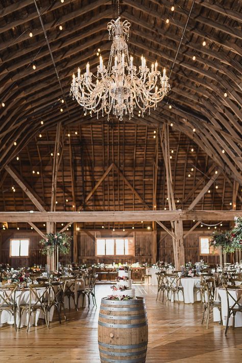 Barn Wedding Inspiration, Country Bride, Western Themed Wedding, Cowgirl Wedding, Rustic Farm Wedding, Country Garden Weddings, Barn Wedding Reception, Party Barn, Country Barn Weddings