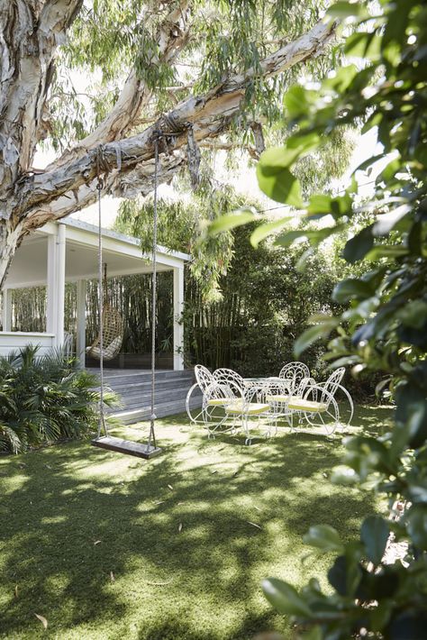 Back Verandah Ideas Australia, Front Verandah Ideas Australia, Queenslander Landscaping, Subtropical Garden Australia, Queenslander Backyard, Verandah Ideas Australia, Backyard Australia, Grass Backyard, Byron Beach