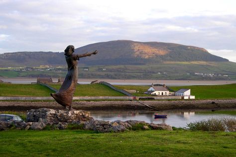 Diy Family Tree, Grass Growing, Sligo Ireland, County Sligo, Ireland Hotels, Irish Things, County Donegal, Donegal Ireland, Celtic Heritage