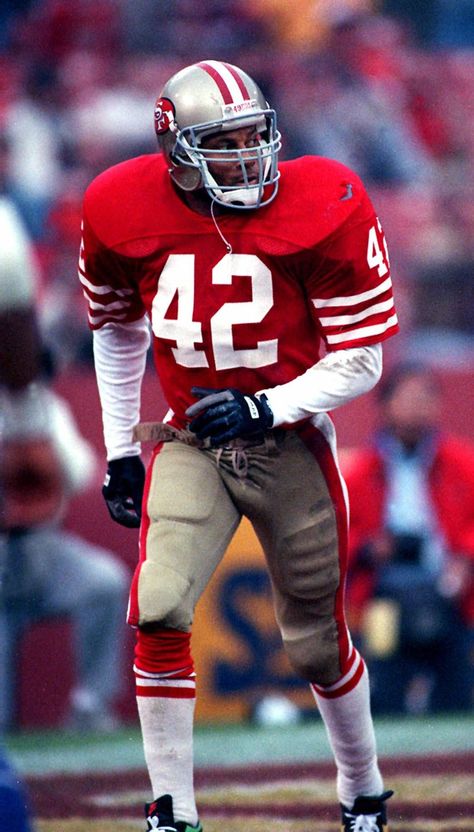 Ronald Mandel Lott is the full and real name of Ronnie Lott, who is an American former professional football player. 49ers Faithful, 49ers Nation, Smash Mouth, 49ers Pictures, Nfl Legends, Ronnie Lott, Nfl Pictures, 49ers Players, Nfl Football 49ers