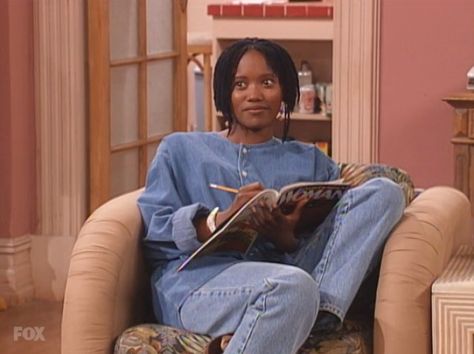 Maxine Shaw, Black Sitcoms, Nanny Outfit, Black 90s Fashion, 90s Sitcoms, Living Single, 90s Inspired Outfits, Black Tv, Balloon Pants