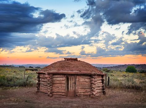 Navajo Architecture, Navajo Aesthetic, Hogan House, Navajo Hogan, Navajo Language, Native American Projects, Navajo Culture, Native Culture, Eco Architecture