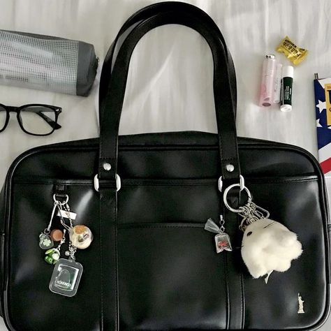 Organisation, Japanese Backpack Aesthetic, Korean Handbags Fashion, Cos Bag Aesthetic, Cute Bag For School, Bags Accessories Ideas, Cute Black Bag, Birkinifying Bag, Cute Bags Aesthetic