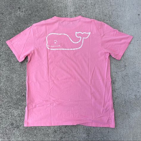 Vineyard Vines New Without Tags Pink Vineyard Vines T-Shirt Featuring The Iconic Whale Logo On Front And Back And A Pocket. Preppy T Shirts, Dance Christmas, Preppy Tops, Preppy Shirt, Clothes Wishlist, Wishlist 2024, Whale Logo, Athletic Clothes, Birthday Items