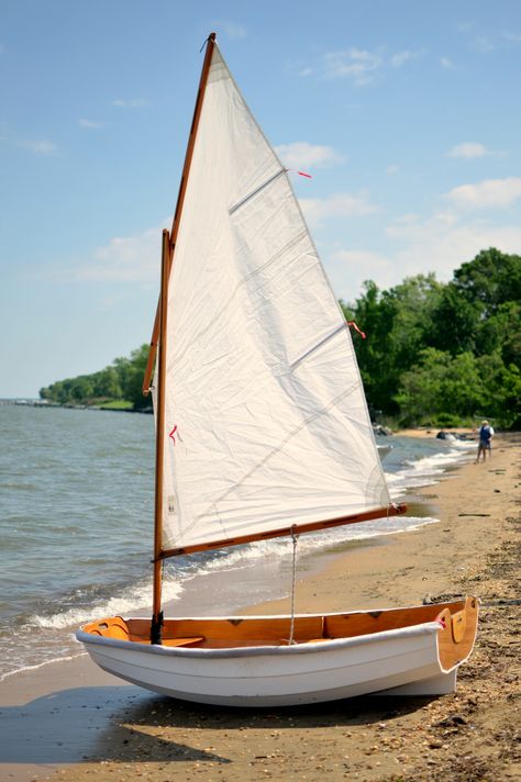 Eastport Pram: Ultra-light Sailing Dinghy That You Can Build! Sailing Dinghy, Make A Boat, Wooden Sailboat, Small Sailboats, Wooden Boat Building, Build Your Own Boat, Boat Building Plans, Wood Boats, Boat Stuff