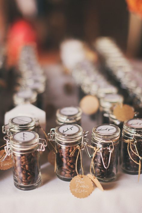 Coffee beans in a small mason jar as party favors Wedding Favors And Gifts, History Wedding, Coffee Wedding Favors, Coffee Favors, Trendy Wedding Favors, Creative Wedding Favors, Edible Wedding Favors, Coffee Wedding, Wedding Giveaways