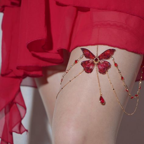 ✨🦋 Red Butterfly 🦋 ✨ Handmade and designed by @mammamiajwl #handmade #handmadebodychain #legchain #handmadejewelry #jewelry #butterfly #butterflies #ethereal #summerdress #butterflylegchain #foresttheme #fairy #EnchantingAccessories #red Dragon Goddess, Thigh Jewelry, Butterfly Jewellery, Red Fairy, Butterfly Handmade, Jewelry Butterfly, Body Accessories, Snap Streak Ideas Easy, Leg Chain