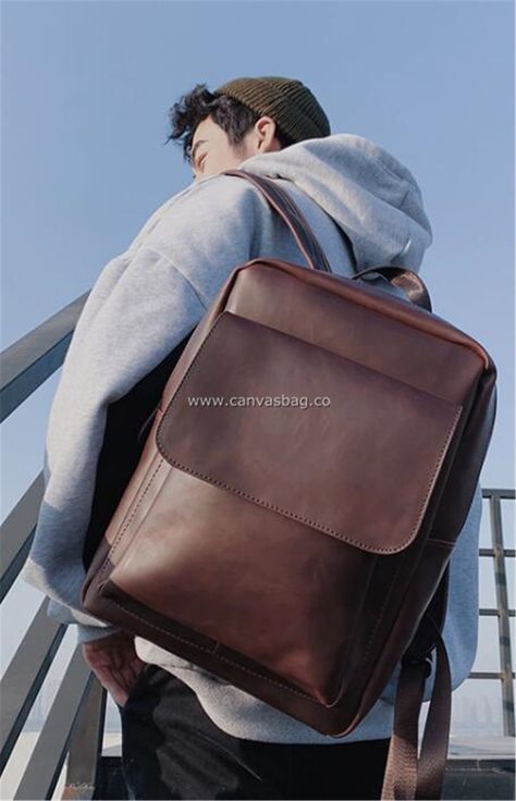 Men’s leather backpack Men’s Leather Backpack, Bagpack Men, Mens Dress Shoes Guide, Leather Backpack Men, Mens Backpack Fashion, Professional Backpack, Photoshoot Moodboard, Ideas Regalo, Bag Packs