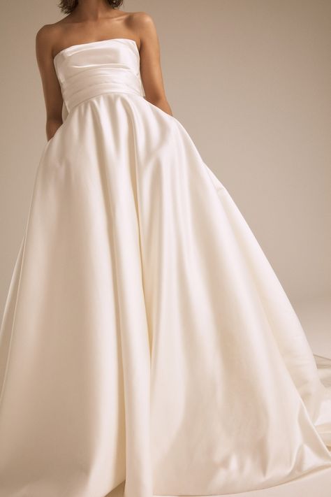 Duchess satin ruched strapless ball gown with oversized triple bow detail. Shown in Ivory. Amsale Dress, Strapless Ball Gown, Classy Wedding Dress, Duchess Satin, Wedding Dresses Strapless, Satin Wedding Dress, Satin Wedding, Dreamy Wedding, Wedding Dress Inspiration