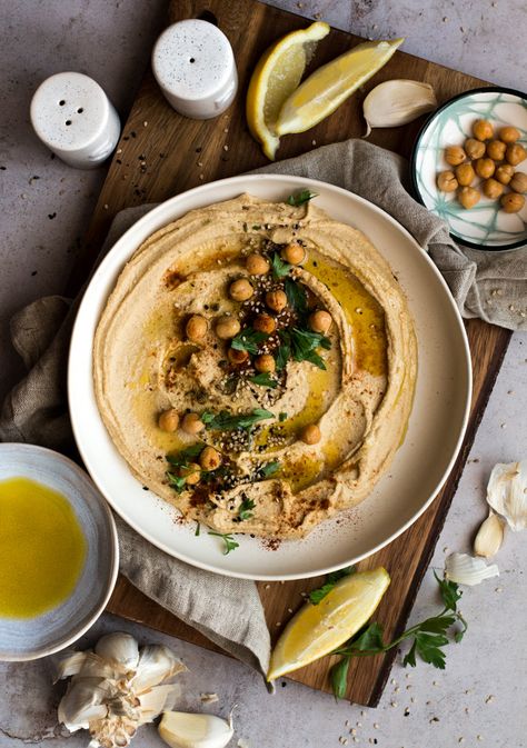 Vegan Hummus Recipe, Baba Ghanoush Recipe, Pane Pita, Hummus Recipe Homemade, Hummus And Pita, Vegan Hummus, Homemade Hummus, Lebanese Recipes, Hummus Recipe